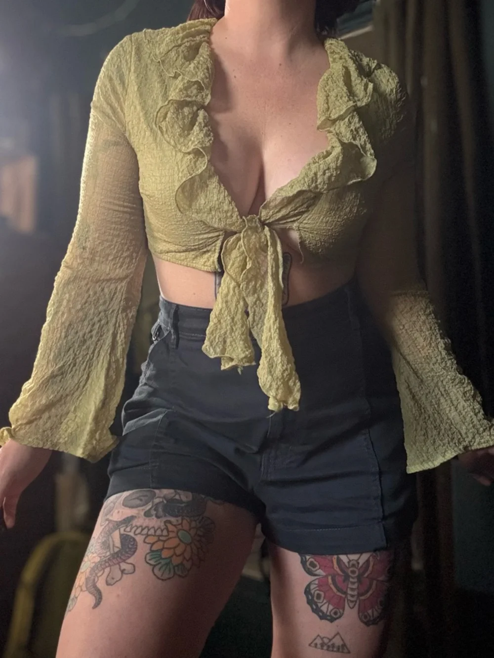 PrettyLittleThing Olive Green Ruffle Tie-Front Crop Top - Picture 1 of 5